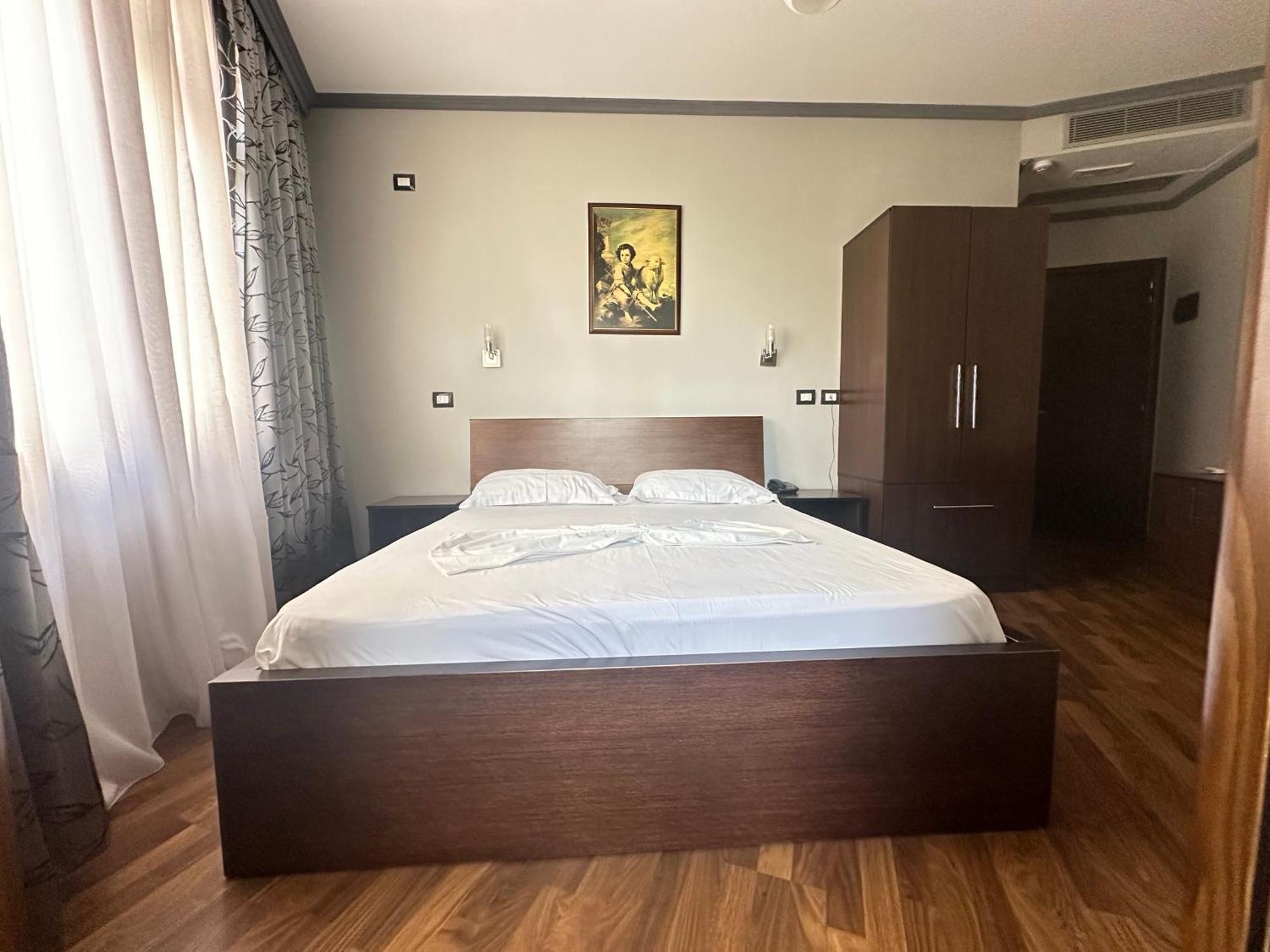 Panorama Rooms Hotel Near The Old Bazaar Krujë Eksteriør billede